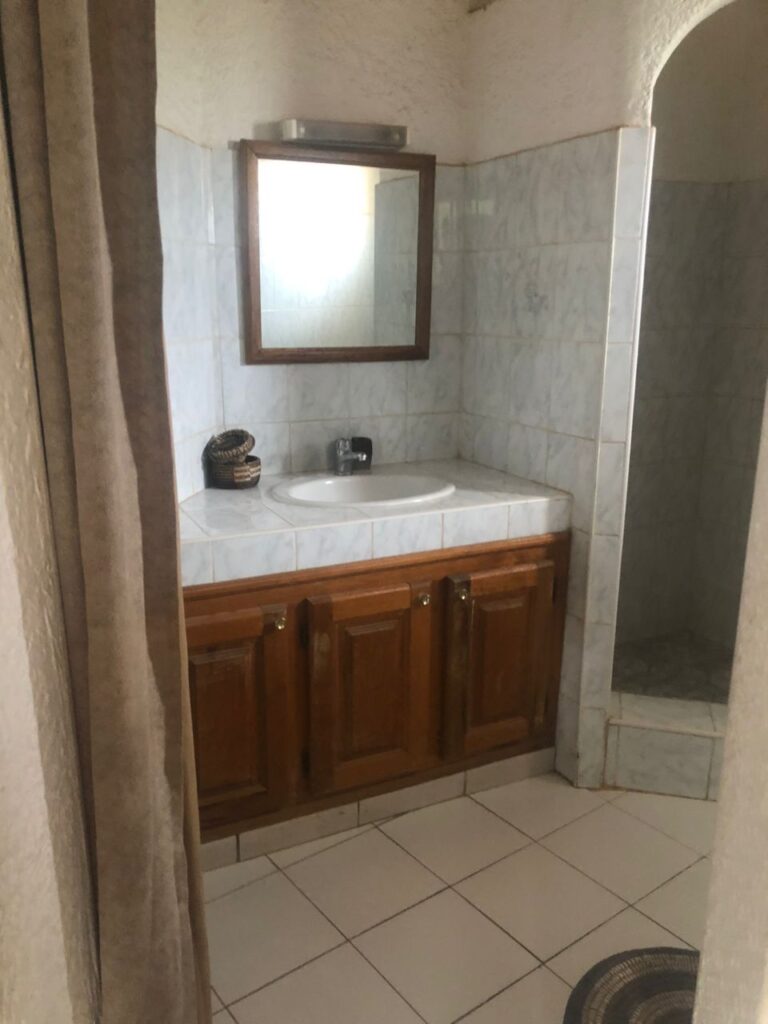 Villa 3 Chambres en Location à Saly