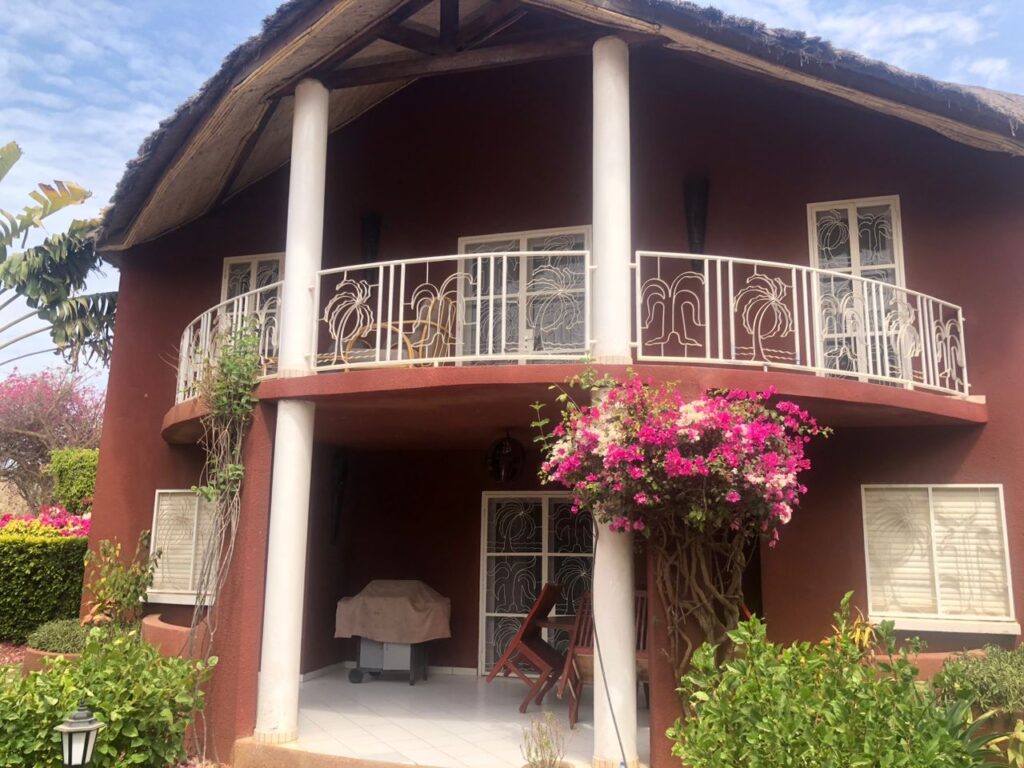 Villa 3 Chambres en Location à Saly
