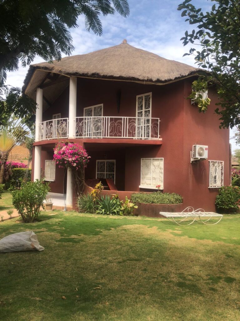 Villa 3 Chambres en Location à Saly